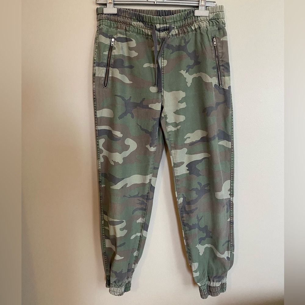 Aritzia TNA Camo Jogger Green Pants Size S - Picture 3 of 8